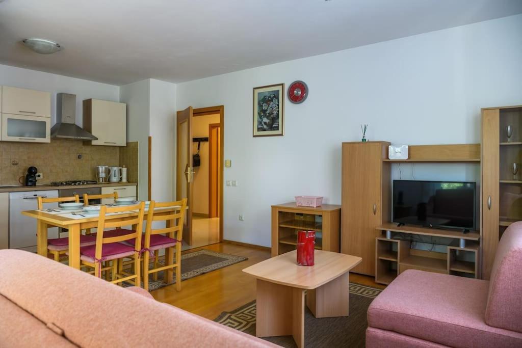 Apartment Sunce Pula Exterior photo